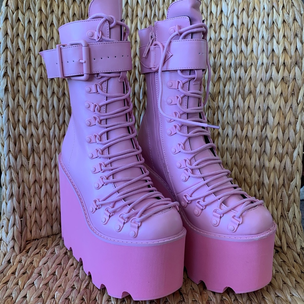 New Sugar Thrillz x Dolls Kill Pink Traitor Boot - Picture 2 of 8